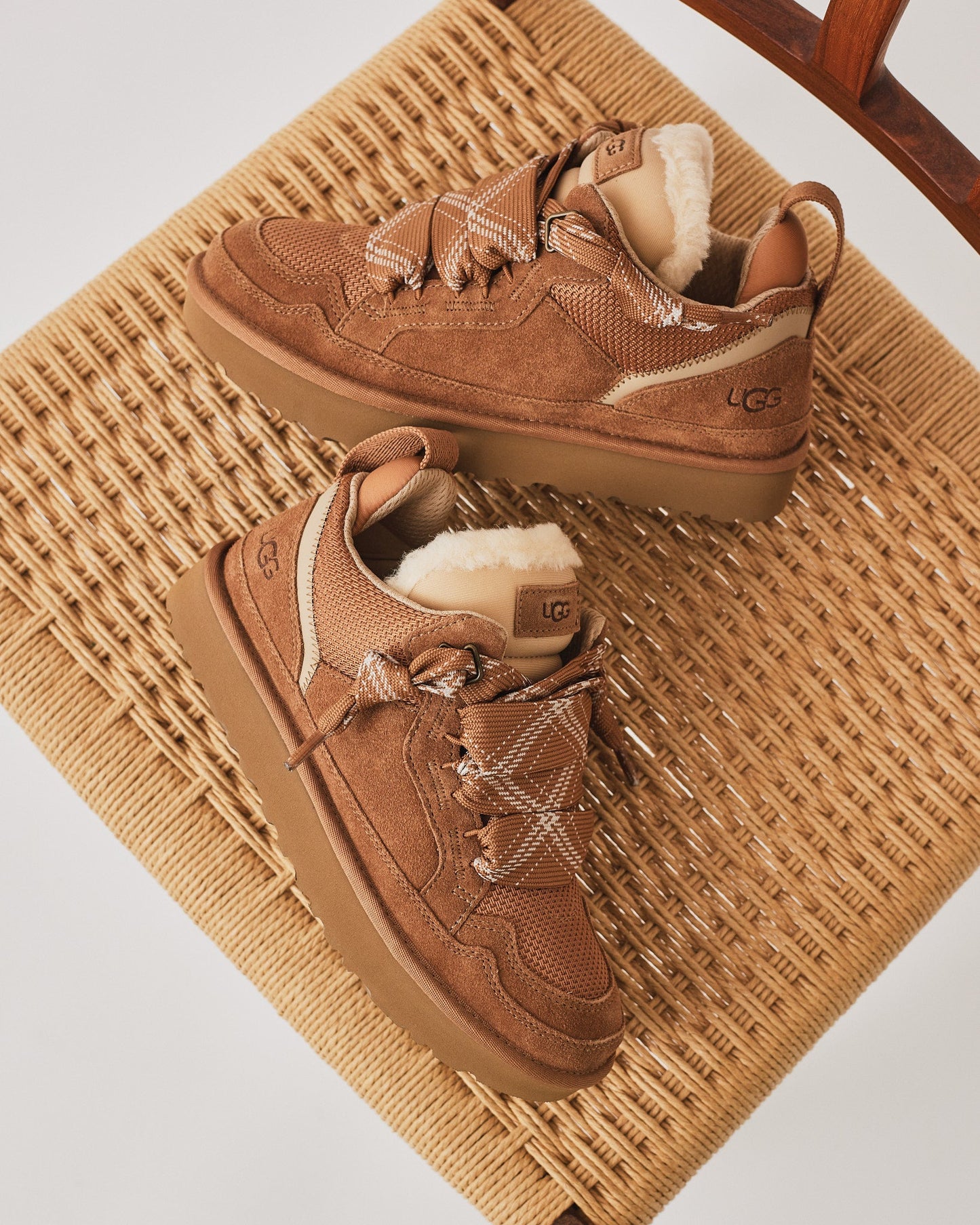 UGG Lowmel Chestnut