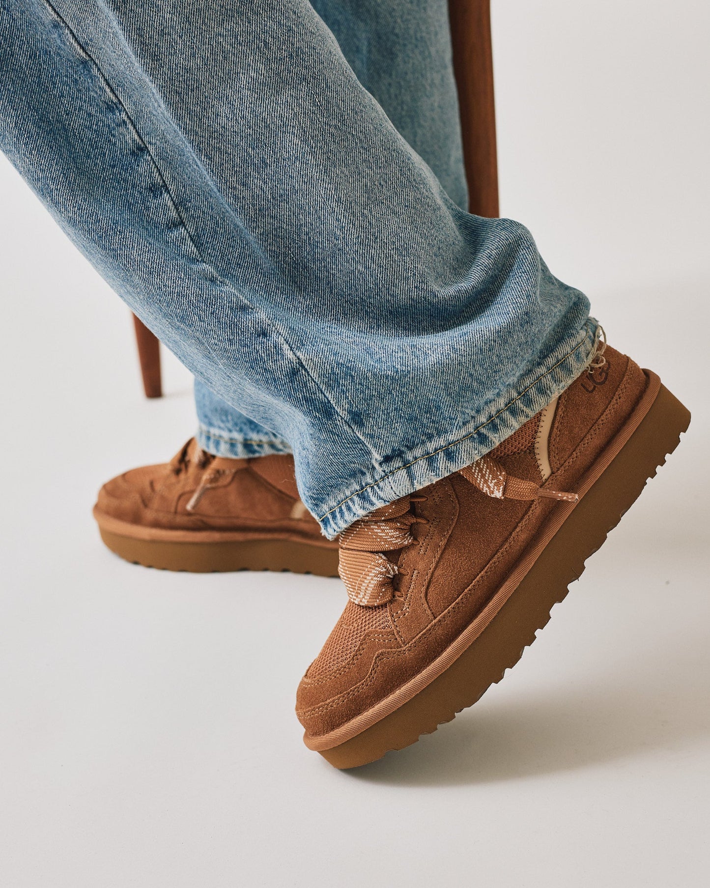 UGG Lowmel Chestnut