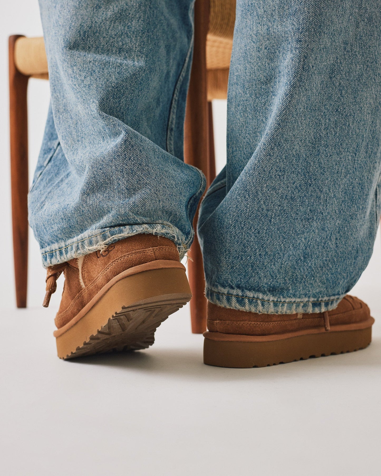 UGG Lowmel Chestnut