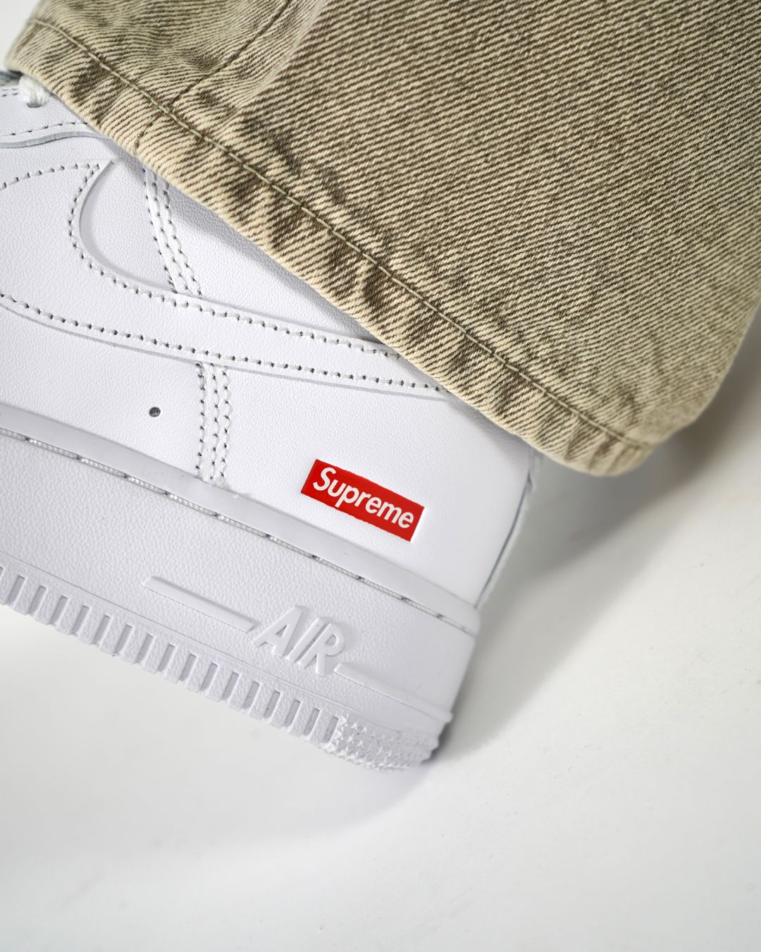 Nike Air Force 1 Supreme White