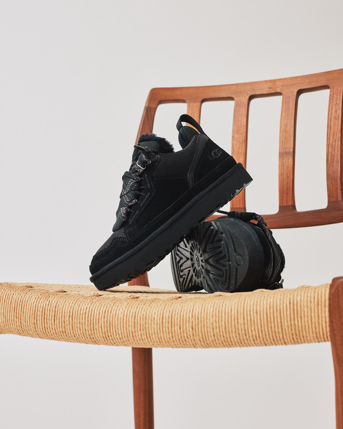 UGG Lowmel Black