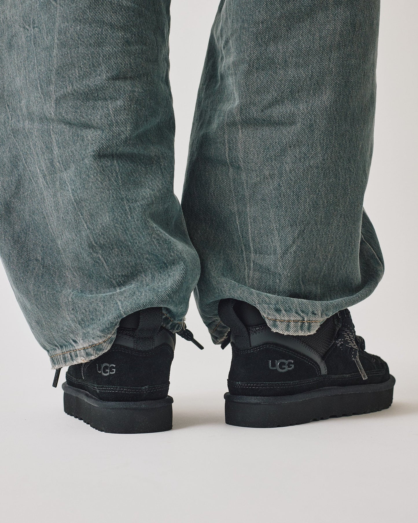 UGG Lowmel Black