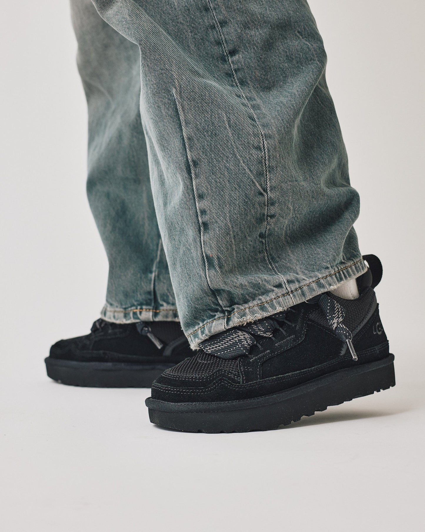 UGG Lowmel Black